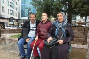 Kaldırıma park edilen araca çarpan görme engelli çocuk konuştu Kaldırıma park edilen araca çarpan görme engelli çocuk konuştu