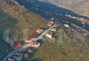 Aybast��da Yollara Ta� duvar �nlemi