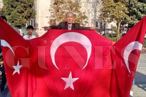 Bulduu 30 bin liray  karakola teslim etti