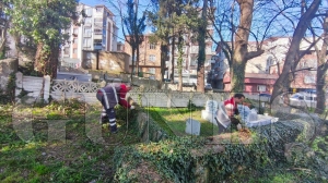 Mezarl�klarda bayram temizli�i