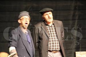 YEPYENİ BİR TİYATRO KURULDU: TİYATRO BEYAZ PERDE YEPYENİ BİR TİYATRO KURULDU: TİYATRO BEYAZ PERDE