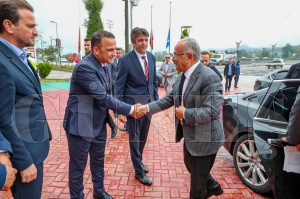 Bakan Gler muhtarlarla bir araya geldi... Bakan Gler, ehrimizi muhtarlarmzla birlikte daha gzel noktalara tayacaz