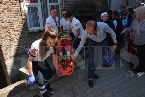 2,5 metre yükseklikten boşluğa düştü 2,5 metre yükseklikten boşluğa düştü