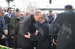 Bakan Anlayan'n annesini binlerce kii son yolculuuna uurlad