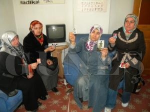 Çeçenistan'da mahsur kalan işçilerin Türkiye'deki ailelerinin endişeli bekleyişi Sürüyor Çeçenistan'da mahsur kalan işçilerin Türkiye'deki ailelerinin endişeli bekleyişi Sürüyor
