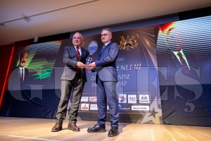 Ba�kan G�ler�e bir  �d�l daha... �Spora ve sporcuya destek veren y�netici� �d�l� ba�kan G�ler�in