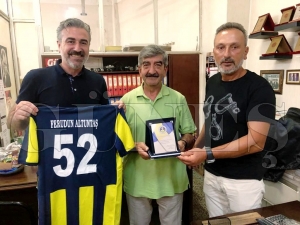 Eski başkanları plaketle onurlandırdılar Eski başkanları plaketle onurlandırdılar