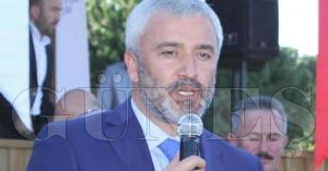Bakan Ylmaz cami  israfn eletirdi