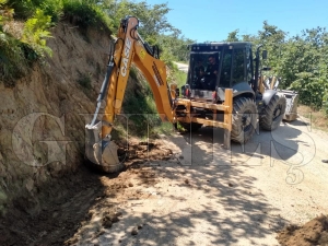 Fatsa�n�n k�rsal mahallelerinde ula��m� zor olan yollara m�dahale edildi