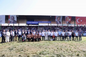 917 yllk gelenein ad:  Aybast Perembe yaylas festivali... Bakan Gler, On binlerin bulutuu festivalde vatandalarn coku ve heyecanna ortak oldu