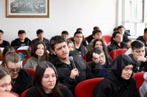 Ba�kan G�ler�den gen�lere alt�n de�erinde tavsiyeler� Gen�lerden yo�un ilgi