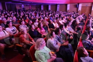 OBBKT, Adana �ehir tiyatrolar� festivalinde izleyiciden tam not ald�