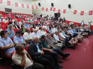 CHP’de yeni başkan Onur Çam oldu CHP’de yeni başkan Onur Çam oldu
