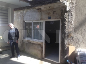 Tek odalı evinde tek başına yaşam mücadelesi veriyor... Tek odalı evinde tek başına yaşam mücadelesi veriyor...