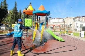 Temizlik ekipleri ocuk parklarna byk nem veriyor