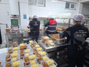 Ba�kan G�ler�in kurdu�u a�evinden g�n�l sofras�