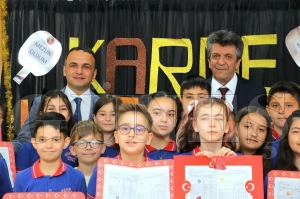 Bakan Kibar rencilerin karne sevincine ortak oldu