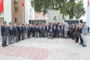 Başkan Kibar “Şehitlerimizin aziz hatırası ve gazilerimizin kahramanlıkları, milletimizin kalbinde daima yaşayacak ve gelecek nesillere emanet olarak korunacaktır” Başkan Kibar “Şehitlerimizin aziz hatırası ve gazilerimizin kahramanlıkları, milletimizin kalbinde daima yaşayacak ve gelecek nesillere emanet olarak korunacaktır”