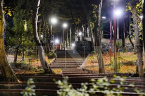 �erkezler tepesi ���l ���l parl�yor... Fatsa�n�n g�zde noktas� gece de b�y�l�yor