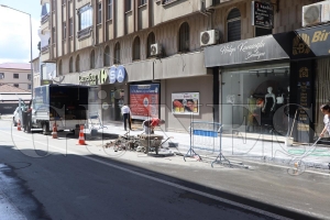 �nye�nin en i�lek caddesinde kald�r�mlar yenileniyor