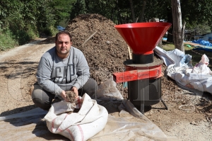 Fndk kapsl tme makinesi reticinin hizmetinde