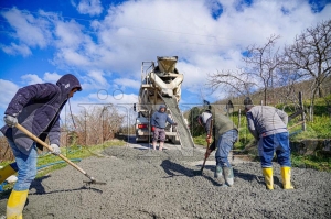 Fatsa�da k�rsal mahallelere beton yol ata��