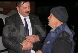 Ahmet Karao�lano�lu�ndan sert ��k��: �Sosyal medya de�il, hizmet gerek�