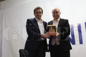 Nihat Hatipolu: Namaz dinimizin direidir