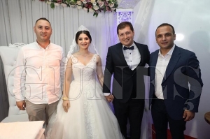 Fatsa Belediye Başkanı İbrahim Etem Kibar genç çiftlerin mutluluklarına ortak oldu. Fatsa Belediye Başkanı İbrahim Etem Kibar genç çiftlerin mutluluklarına ortak oldu.