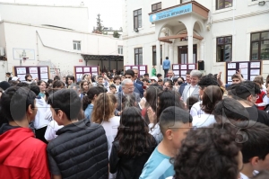 Bakan Gler, minik kiflerle bulutu
