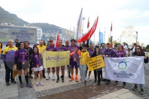 Ordulular g�n�ne �zel ko�u... Ordulular g�n�nde 52 km ko�tular