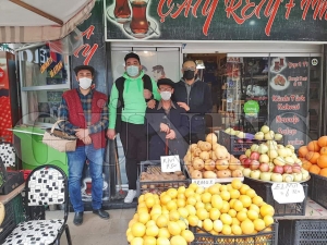 Tiyatrocular hem yüz güldürdü, hem satış yaptı Tiyatrocular hem yüz güldürdü, hem satış yaptı
