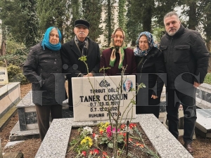 Taner Cokun mezar banda anld