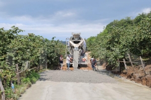 Kavraz mahallesi�nde ula��m� rahatlatan yol �al��malar� s�r�yor