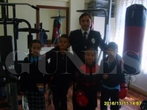 Polislere rencilerden Anlaml Ziyaret
