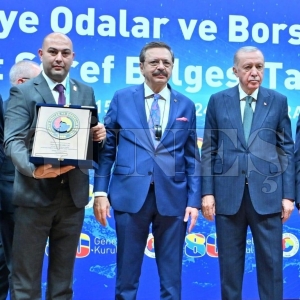 Osman Carlı’ya başarı plaketi verildi Osman Carlı’ya başarı plaketi verildi