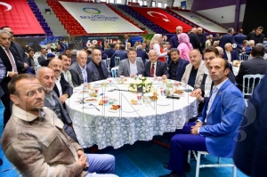 Bakan Gler muhtarlarla bir araya geldi