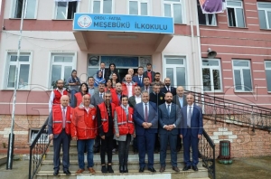 Türk Kızılayı'ndan 2 bin öğrenciye 6 bin çeşit hediye Türk Kızılayı'ndan 2 bin öğrenciye 6 bin çeşit hediye