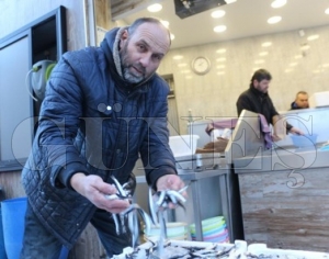 Kar yağdı, fiyatlar arttı...Hamsinin fiyatı 20 TL’ye çıktı Kar yağdı, fiyatlar arttı...Hamsinin fiyatı 20 TL’ye çıktı