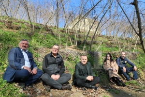 Vali Sonel, fındık üretiminde verimi ve kaliteyi artırma çalışmalarını yerinde inceledi Vali Sonel, fındık üretiminde verimi ve kaliteyi artırma çalışmalarını yerinde inceledi