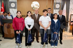 Vali Erol, anneler günü münasebetiyle düzenlenen serginin açılışına katıldı Vali Erol, anneler günü münasebetiyle düzenlenen serginin açılışına katıldı