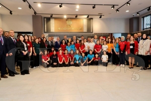 Vali Erol, �Cumhuriyetimizin kazan�mlar�� adl� resim sergisinin a��l���na kat�ld�