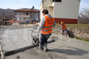 Kpden mahallesinde asrlk beton yol almas