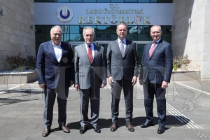 Ertu�rul G�nay ve Onur �etinceviz�den Rekt�r Prof. Dr. Orhan Ba��a Ziyaret