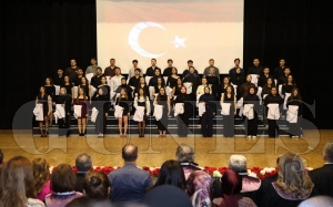 Di Hekimlii rencileri beyaz nlklerini giydi