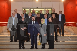 Bakan Aktepe Meclis yelerine hizmetleri onuruna plaket takdim etti