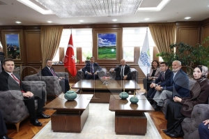 AK Parti genel ba�kan yard�mc�s� Mustafa Demir B�y�k�ehir�de