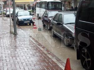 AŞIRI YAĞMUR SONUCU OLUŞAN SELDE LOGARLAR PATLADI AŞIRI YAĞMUR SONUCU OLUŞAN SELDE LOGARLAR PATLADI