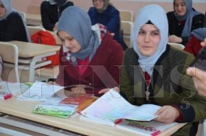 130 kız öğrenciye YGS-LYS hazırlık seti dağıtıldı 130 kız öğrenciye YGS-LYS hazırlık seti dağıtıldı