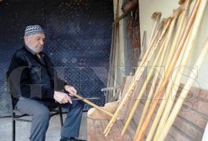 Doktorun tavsiyesine uydu, baston ustas oldu